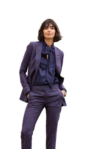 Paars-dames-maatpak-met-colbert-en-broek-en-strikblouse