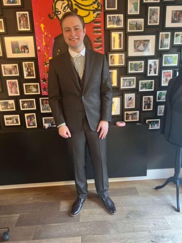 Pak-op-maat-met-gilet-in-bruin