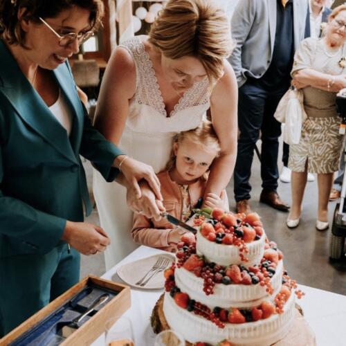 Trouwpak zwangere bruid