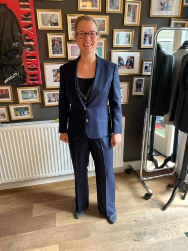 Promoveren-in-dames-maat-kostuum