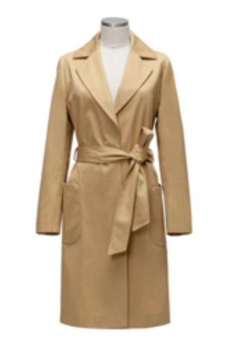 Regen-mantel-vrouw-stijlvol 