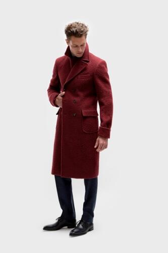 Rode overjas voor uitvaart begeleiders op maat gemaakt