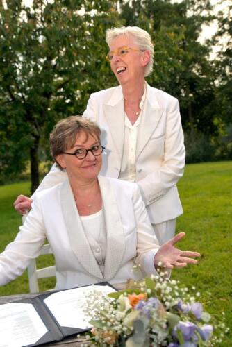 Smoking-vrouw-wit-bruid