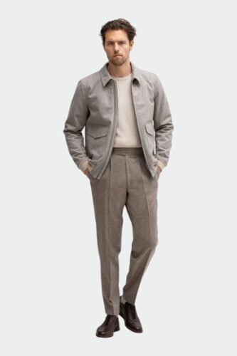 Sportief-maatpak-met-bomber-jas-zakelijk-en-sportief