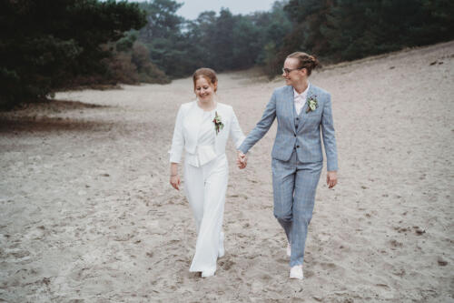 Stoer-bruidspak-in-blauwe-ruit