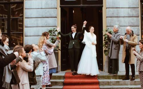 Stoere-dames-smoking-voor-bruid-Willemijn-gemaakt