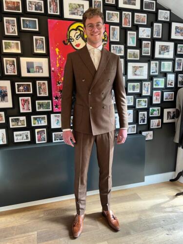 Trouwpak-bruin-gemaakt-van-flannel