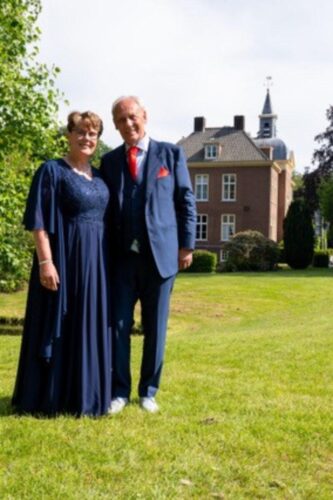 Trouwpak-met-gilet-op-maat-gemaakt 