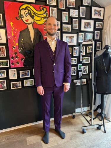 Trouwpak-paars-op-maat-gemaakt