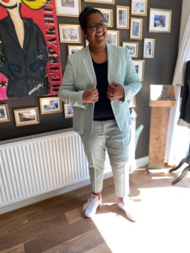 Trouwpak-vrouw-op-maat-gemaakt