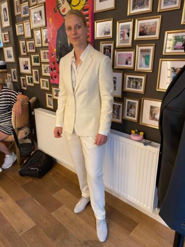 Trouwpak-vrouw-wit-op-maat