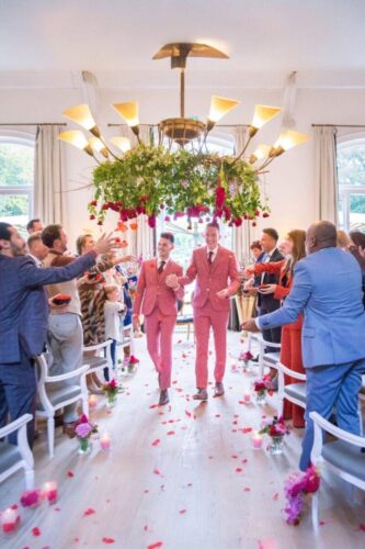 Trouwpakken-p-maat-gay-huwelijk-roze