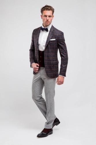 Trouwsmoking gemaakt met smoking gilet gemaakt van bordeaux rode ruit