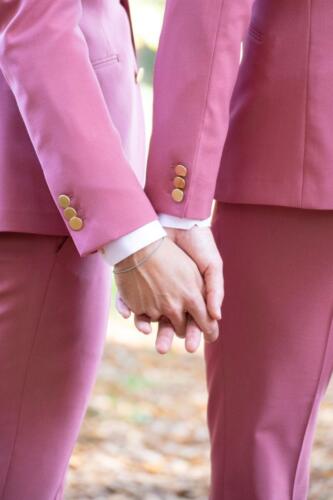 Uniek-trouwpak-roze-met-gilet-kostuum-op-maat