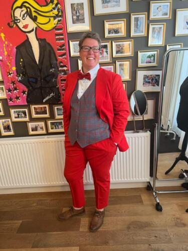 Uniek-trouwpak-vrouw-op-maat-gemaakt