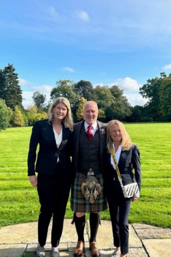 Vader-en-moeder-van-de-bruid-kleding-op-maat-gemaakt 