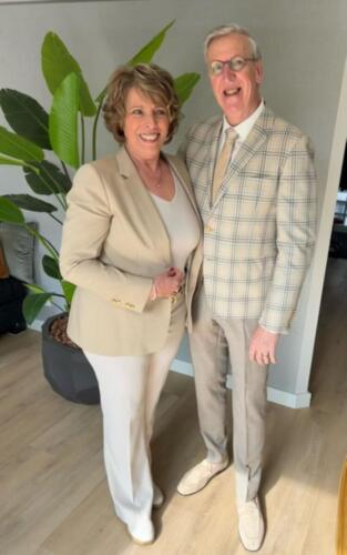 Vader-en-moeder-van-de-bruid-pakken-op-maat