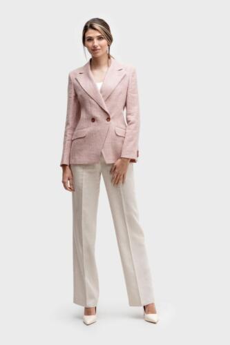 Vrouwelijk-colbert-op-maat-gemaakt-in-zacht-roze-ruit