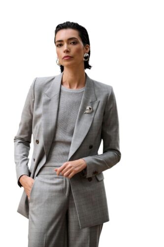 Vrouwelijk-dames-maatpak-elegant-en-zakelijk