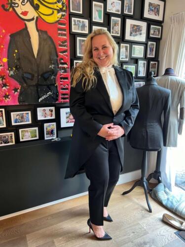 Vrouwelijk-jaquet-op-maat-gemaakt