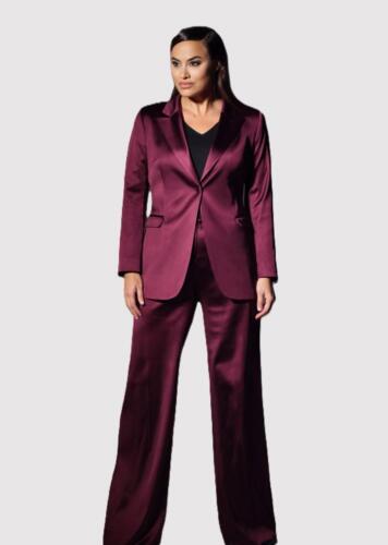 Vrouwelijk-pak-met-glans-in-paars