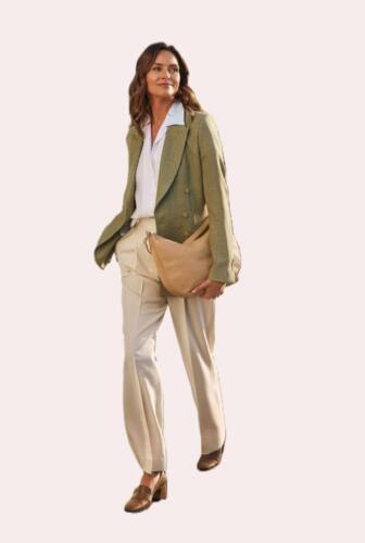 Vrouwelijk-pak-stijlvol-linnen