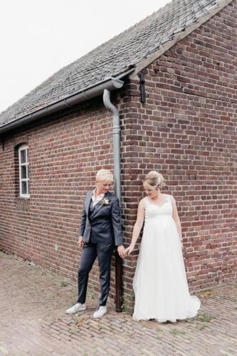 Vrouwelijk-trouwpak-met-gilet-gemaakt-voor-Suzanne