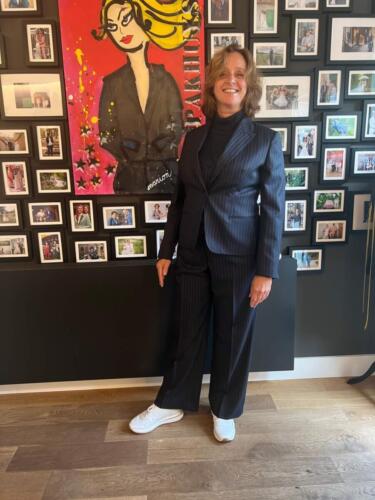 Vrouwelijk-zakelijk-maatpak