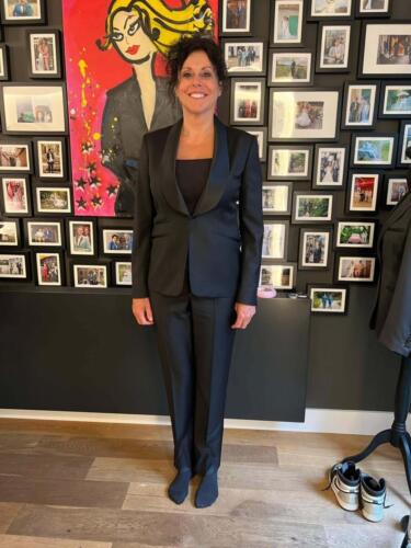 Vrouwelijk-zwart-feestelijk-maat-pak