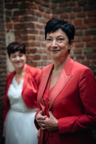 Vrouwelijke-smoking-in-oranje-rood