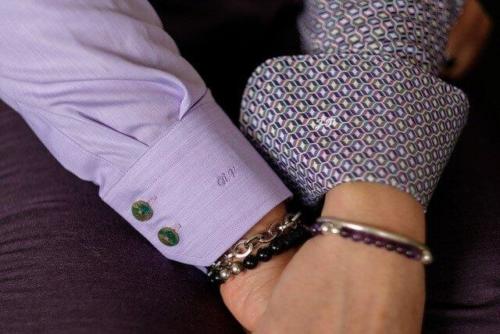 Vrouwelijke blouse op maat gemaakt in paarse katoen en persoonlijke accenten voor Noehmi  Jolijn