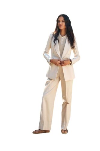 Vrouwlijk-pak-op-maat-wit