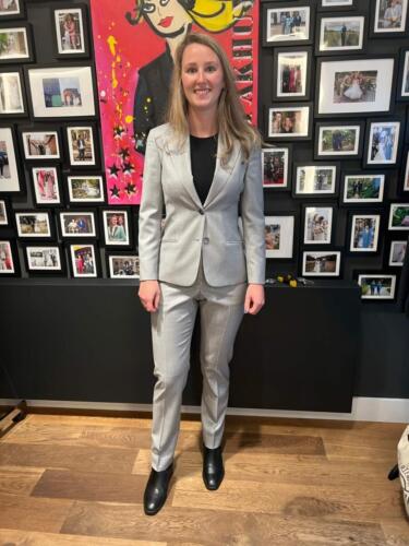 Vrouwlijk-pak-zakelijk-op-maat-gemaakt