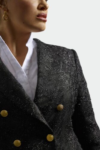 Vrouwlijke-blazer-zwart-feestelijk