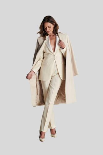 Witte-trouw-smoking-vrouw