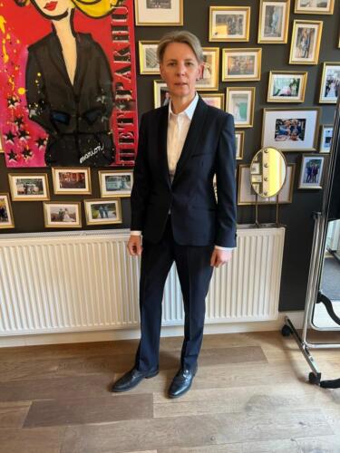 Zakelijk-dames-maatpak-donker-blauw