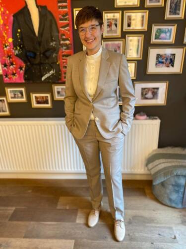 Zakelijk-dames-maatpak-grijs-2