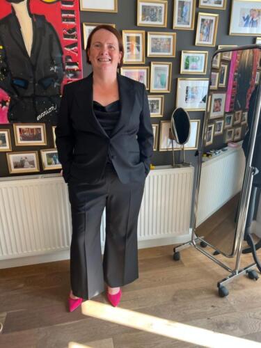 Zakelijk-dames-pak-op-maat-zwart