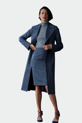 Zakelijk-mantelpak-vrouw-lang-colbert