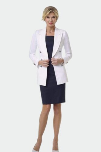 Zakelijk-mantelpak-vrouw-met-kokerrok