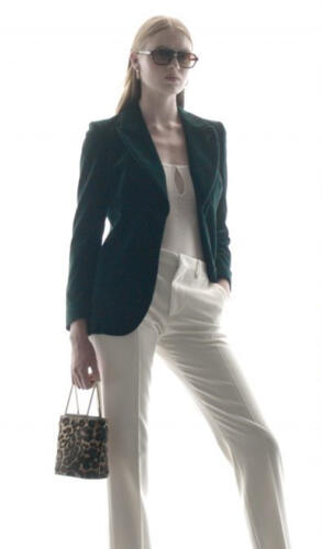 Zakelijk-pak-vrouw-gemaakt-van-Scabal-stoffen