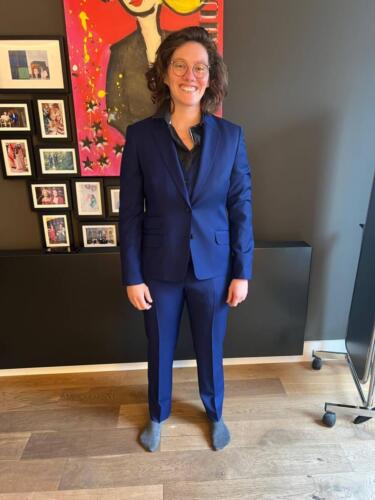 Zakelijk-vrouwelijk-pak-op-maat-gemaakt