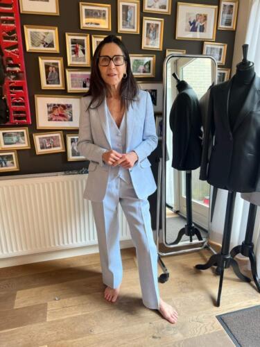 Zakelijk-vrouwelijk-pak-op-maat