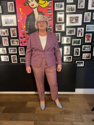 Zakelijke-dames-kleding-broekpak