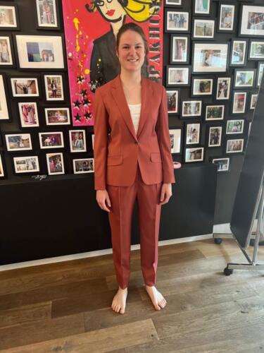 Zakelijke-dames-kleding-maat-pak