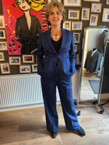 Zakelijke-dames-kleding-pak