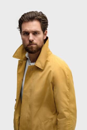 Zakelijke-regenjas-op-maat-gemaakt (1)