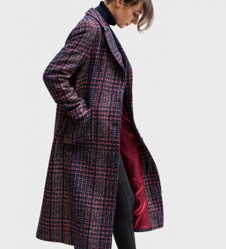 Zakelijke-lange mantel-vrouw-op-maat-gemaakt