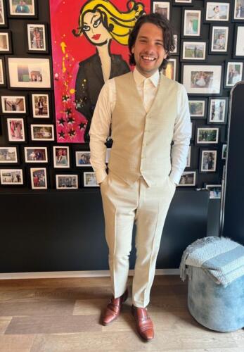 Zomers-pak-op-maat-van-linnen