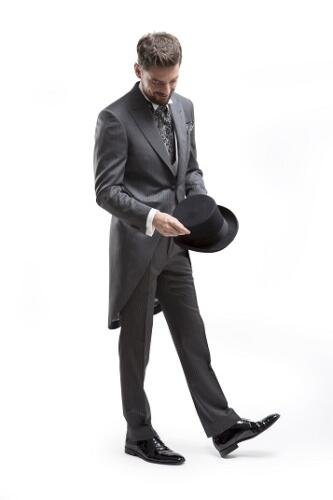 formaal jacquet in grijs voor uitvaard begeleiders